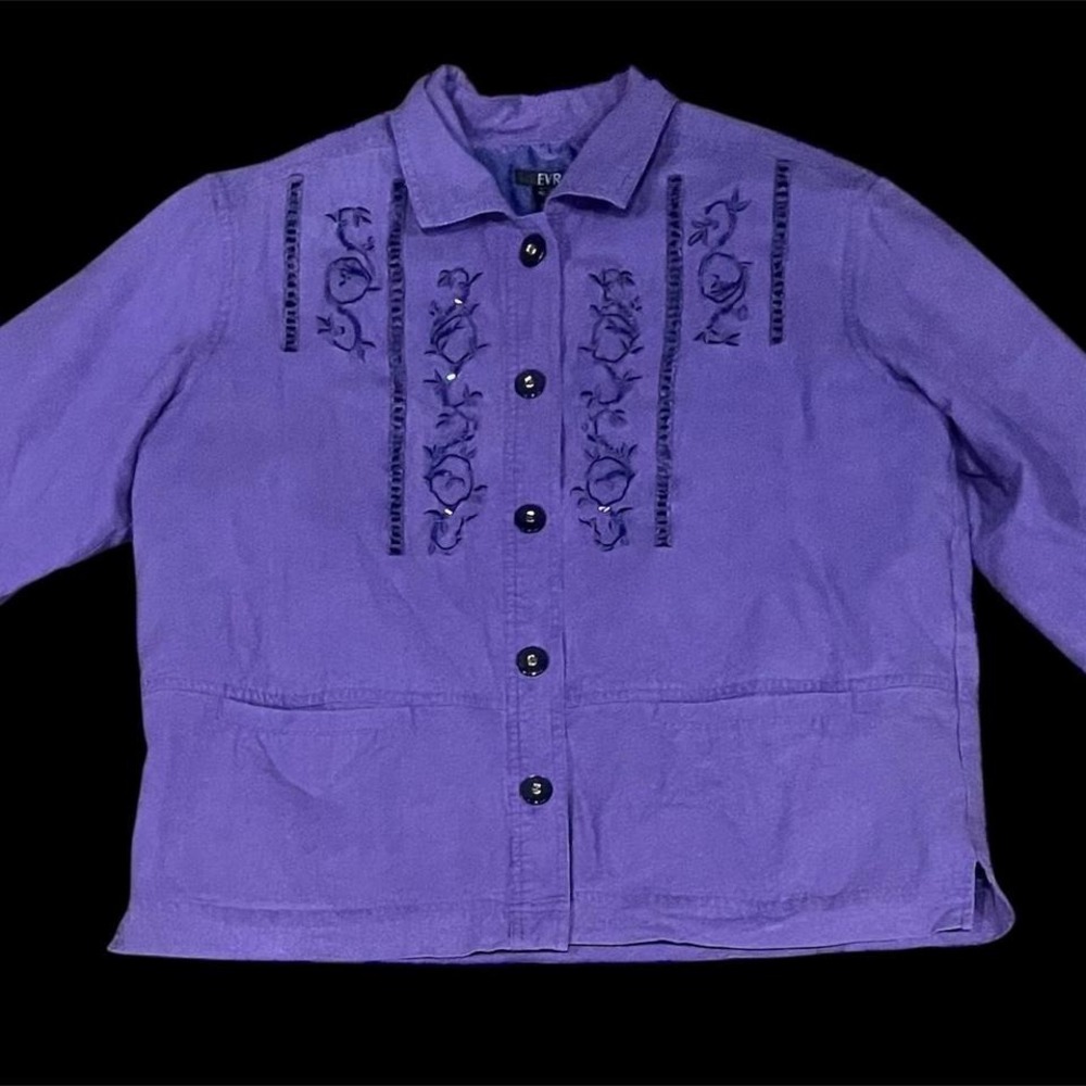 intage Women's Size M EVR Purple Button Up Shirt‎ /w Shoulder pads and pockets.